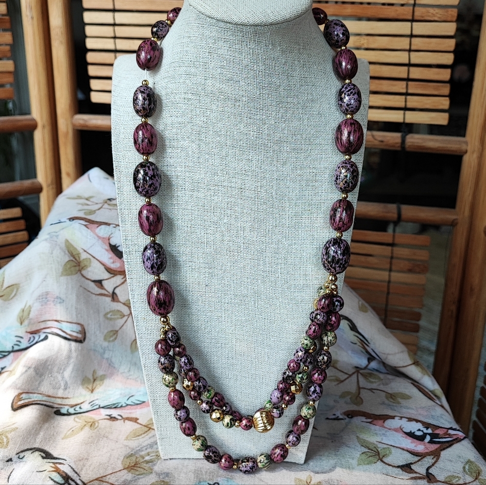 Speckled Oval Raspberry Black Gold Beaded 3 Strand Wood? Necklace Vintage EUC